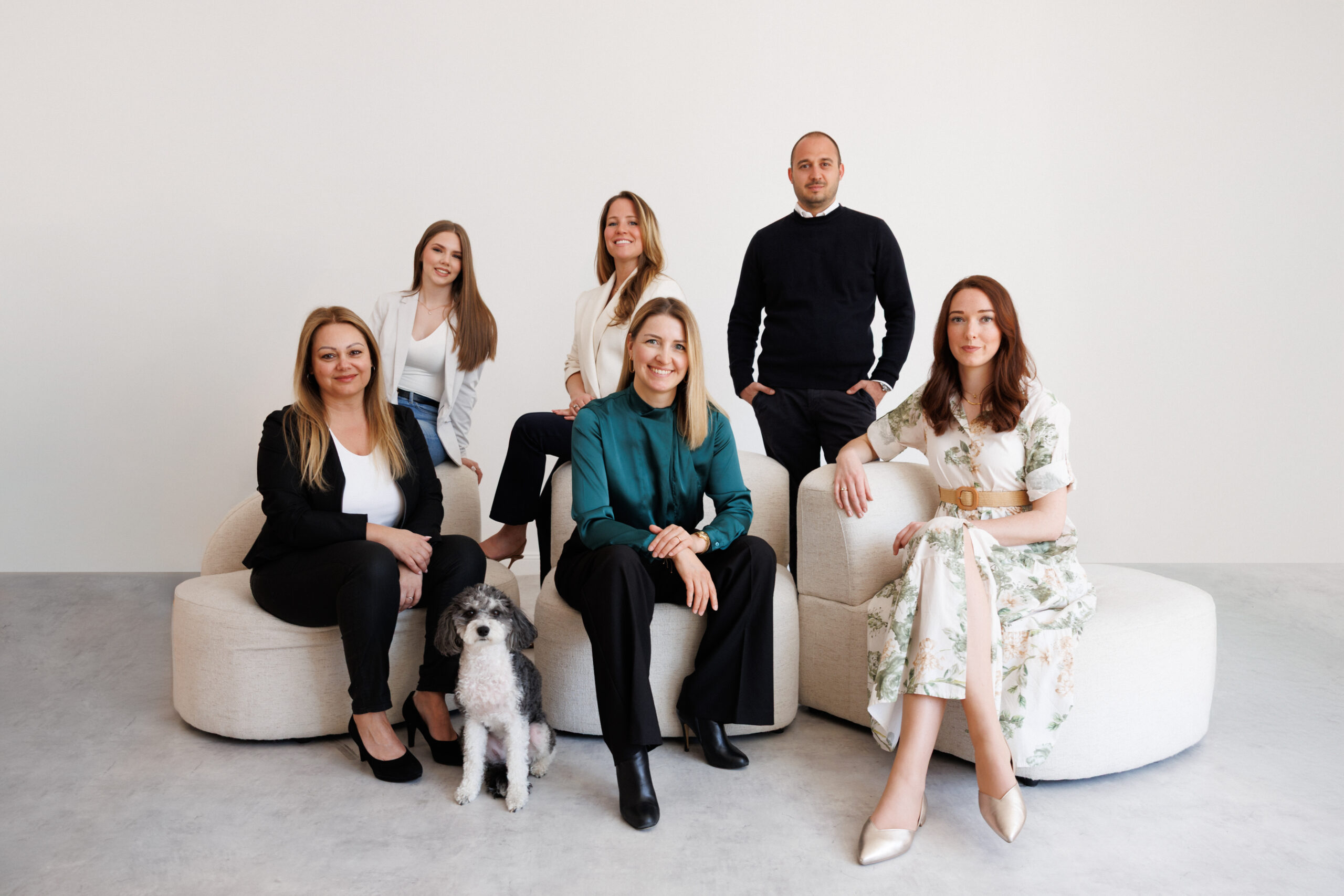 Team von ESTINA Immobilien bei der persönlichen Immobilienberatung in Wien